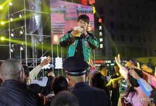 山寨明星演出视频,模仿秀中的真假较量