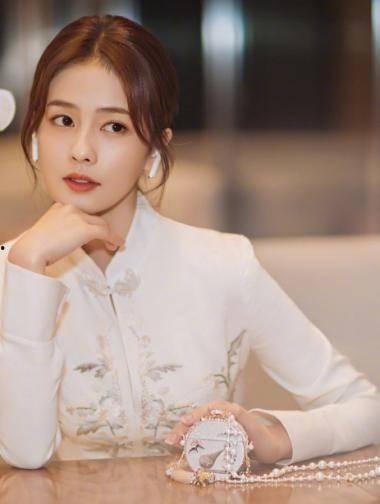 明星白露的照片,光影交织下的明星魅力