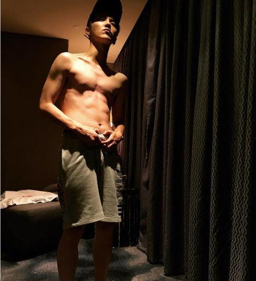 明星练腹肌,揭秘健身达人练腹秘籍