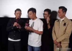 现场唱歌被明星抢麦,精彩瞬间引网友热议